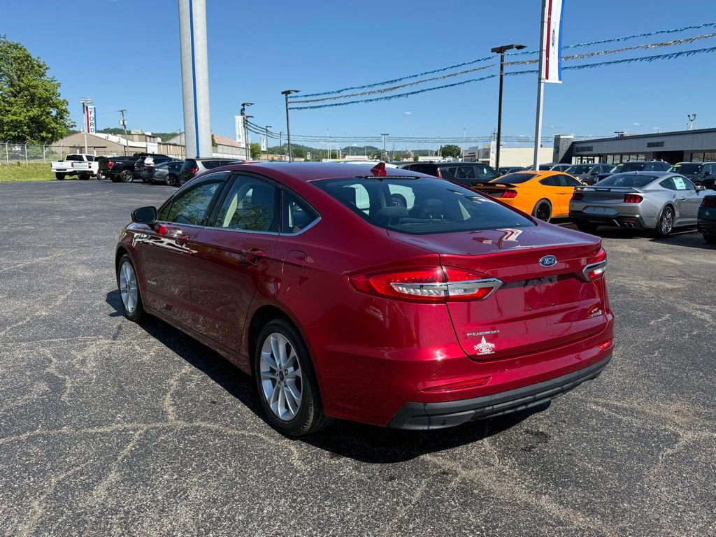 Used 2019 Ford Fusion SE FWD image 4