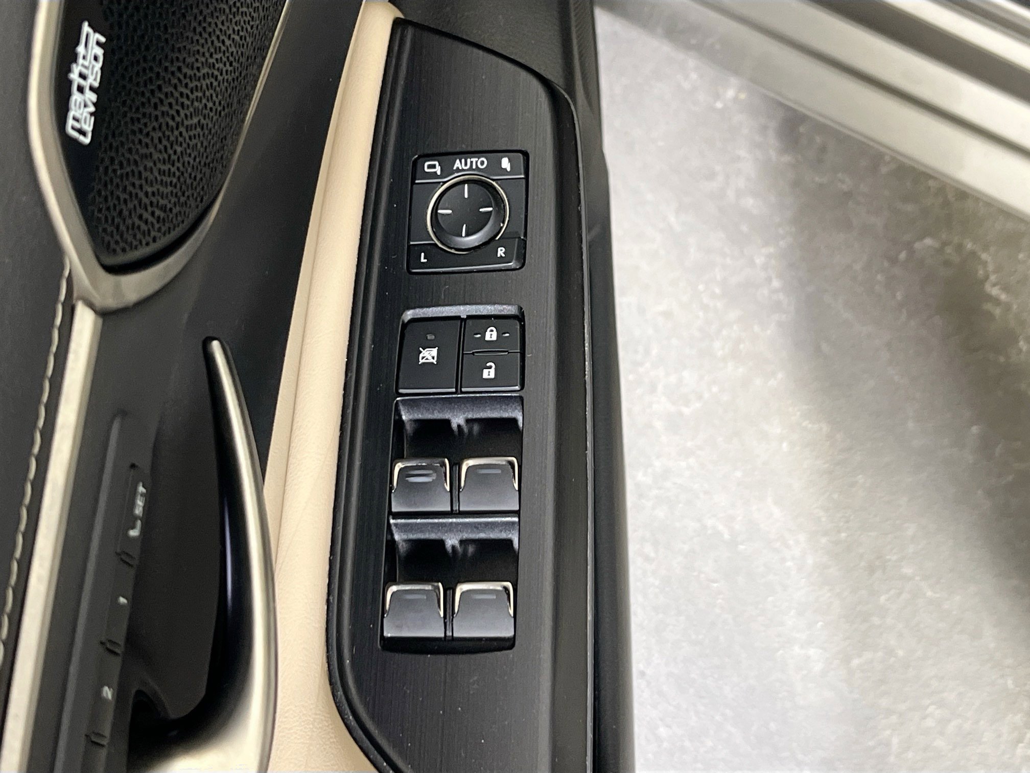 Used 2021 Lexus ES 300h Ultra Luxury w/ Accessory Package 2 image 18