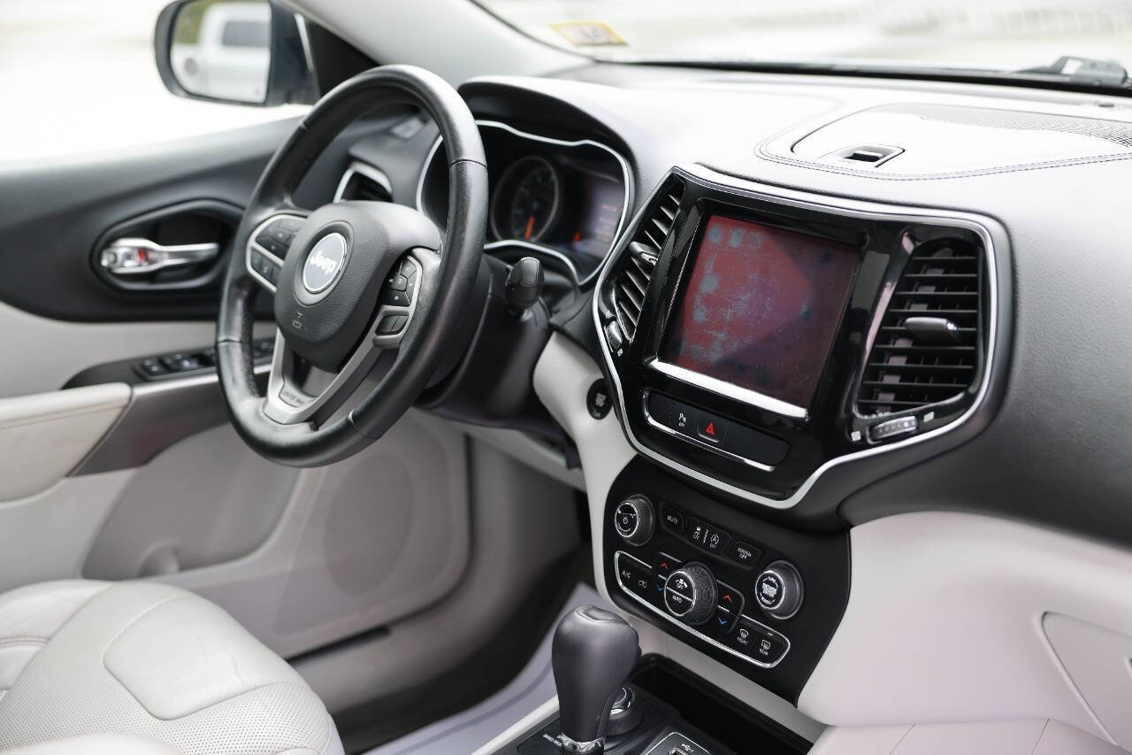 Used 2019 Jeep Cherokee Limited image 10