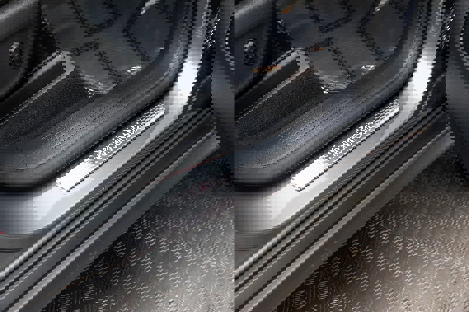 Used 2025 Mercedes-Benz GLE 450e 4MATIC w/ Driver Assistance Package image 45