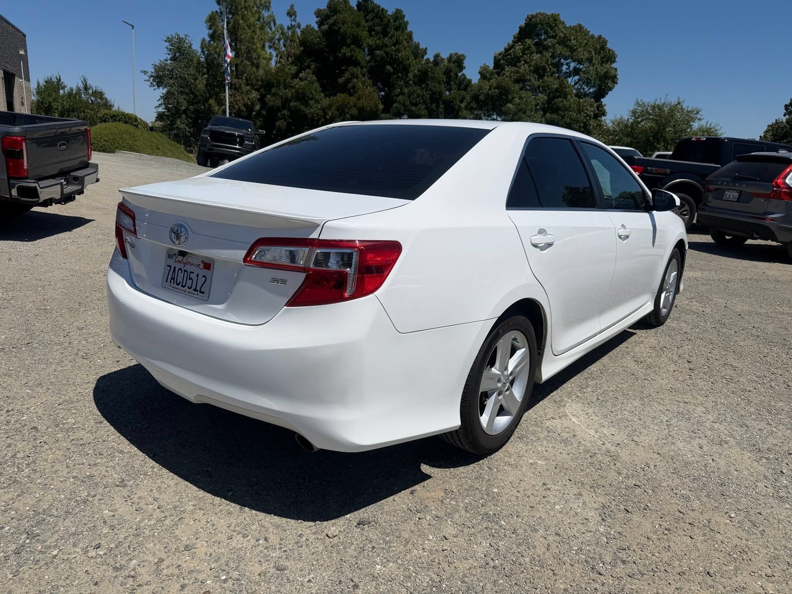 Used 2014 Toyota Camry SE FWD image 5