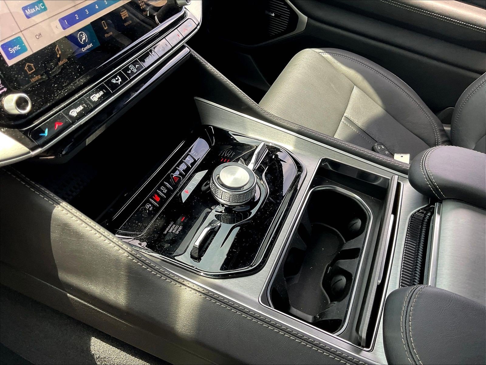 New 2026 Jeep Grand Wagoneer L Limited AWD/4WD image 12