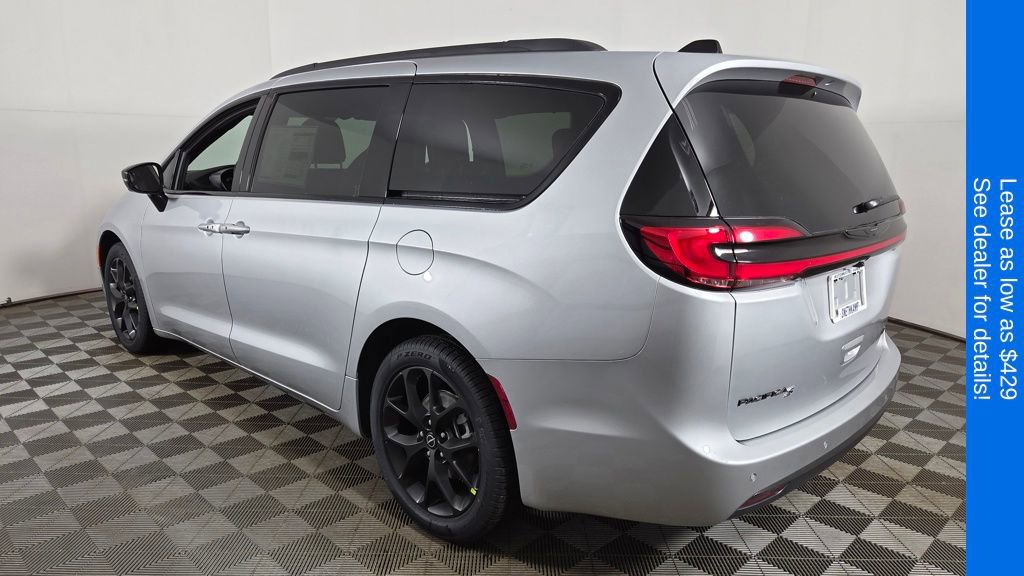New 2026 Chrysler Pacifica Limited image 5
