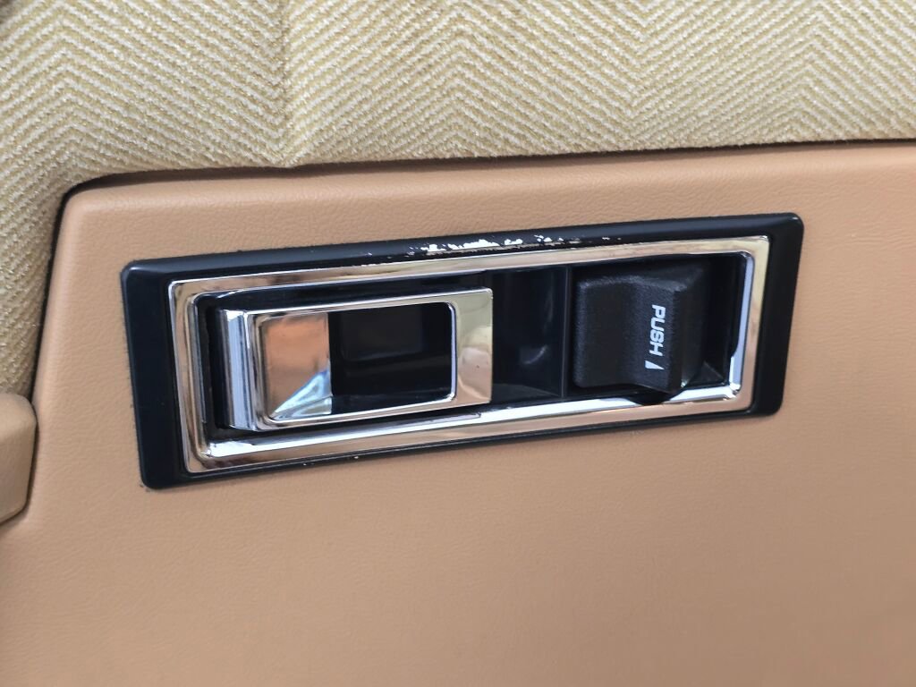 Used 1990 Dodge Grand Caravan LE image 89