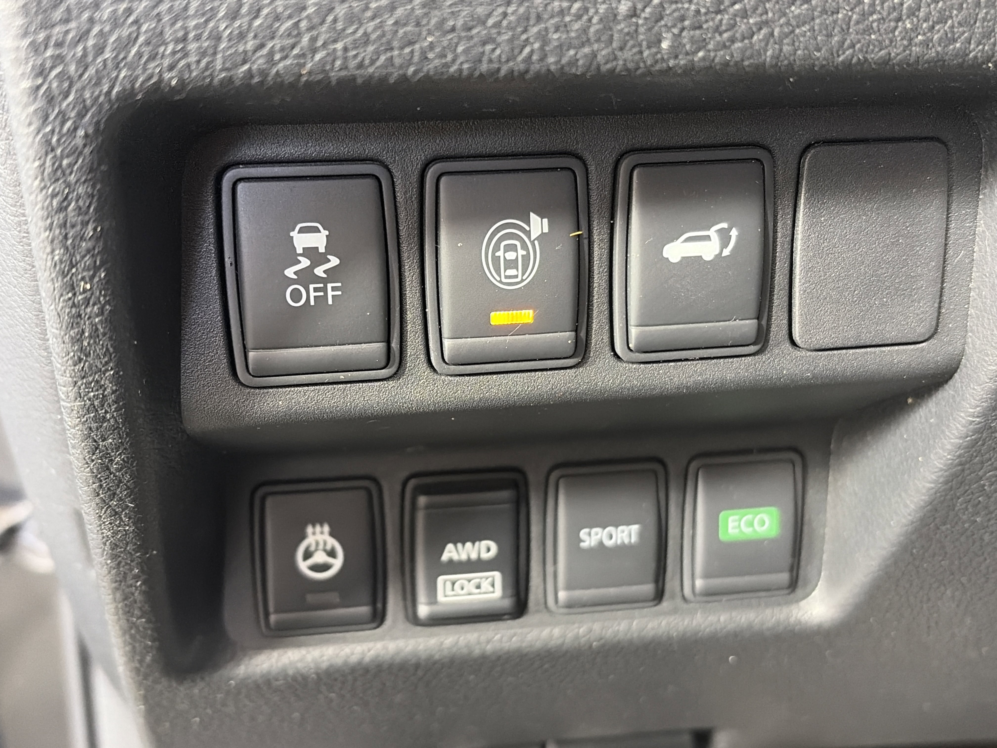 Used 2017 Nissan Rogue SV w/ SV Premium Package image 27