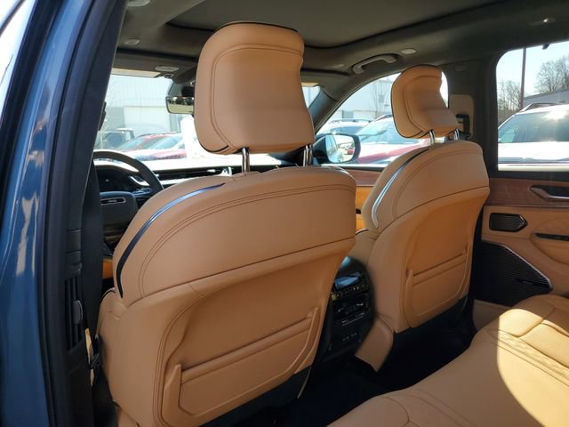 New 2026 Jeep Grand Cherokee Summit image 13