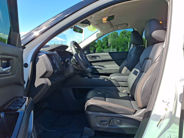 Used 2024 Nissan Pathfinder SL AWD/4WD image 12