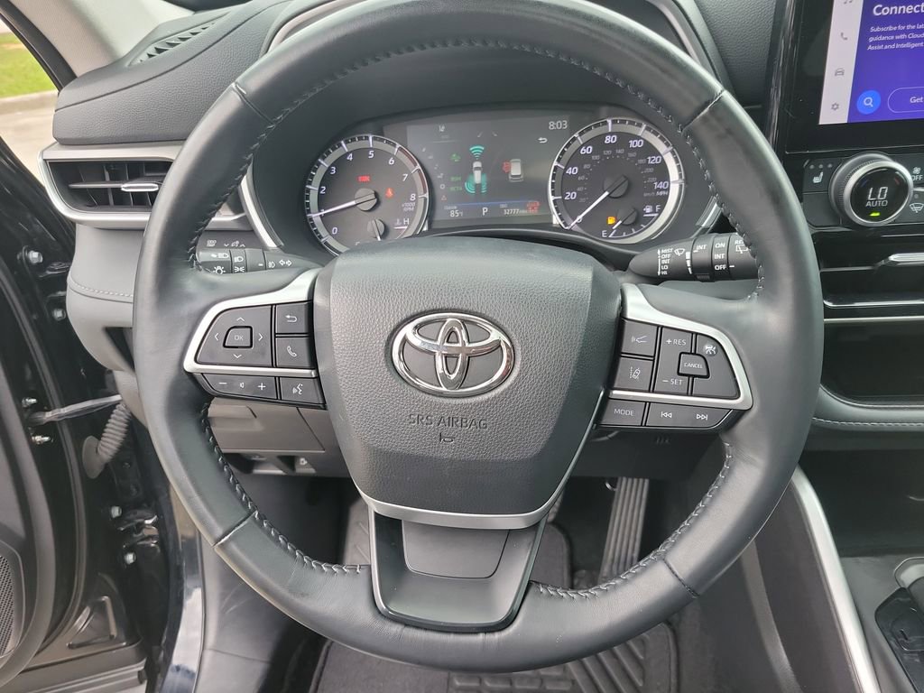 Certified 2024 Toyota Highlander XLE FWD image 35