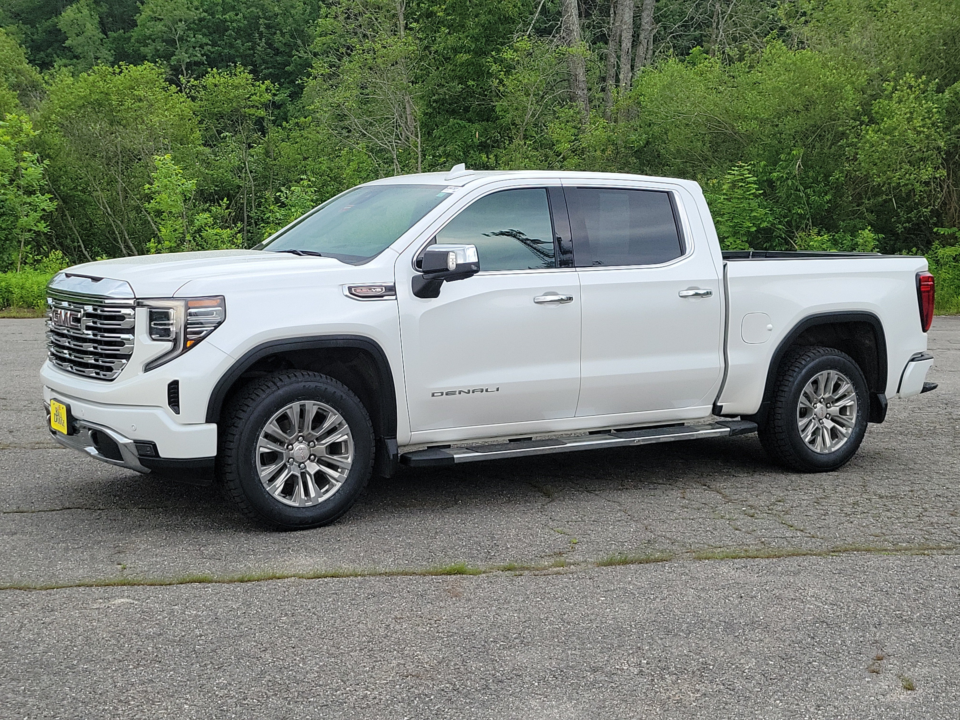 Used 2023 GMC Sierra 1500 Denali w/ Technology Package AWD/4WD image 1