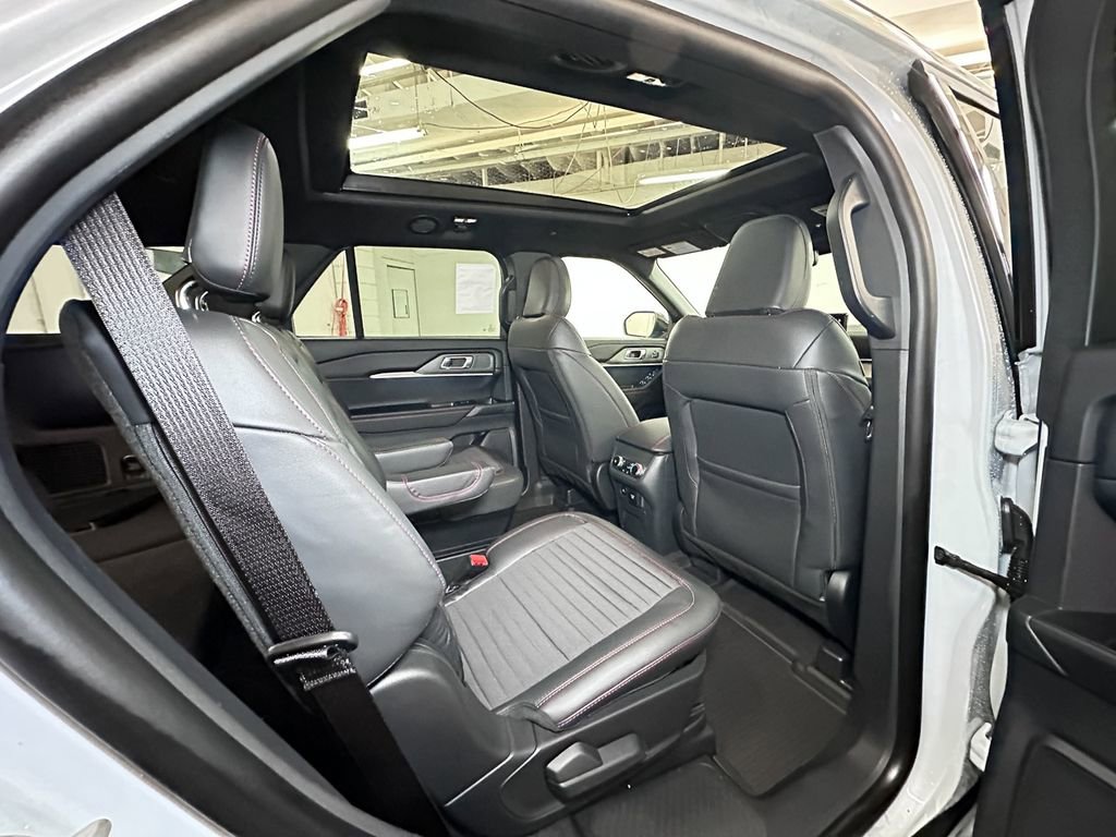 New 2026 Ford Explorer ST-Line w/ ST-Line Street Pack image 4