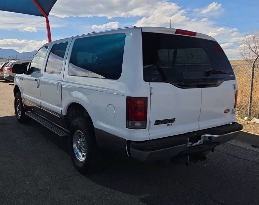 Used 2002 Ford Excursion XLT AWD/4WD image 3