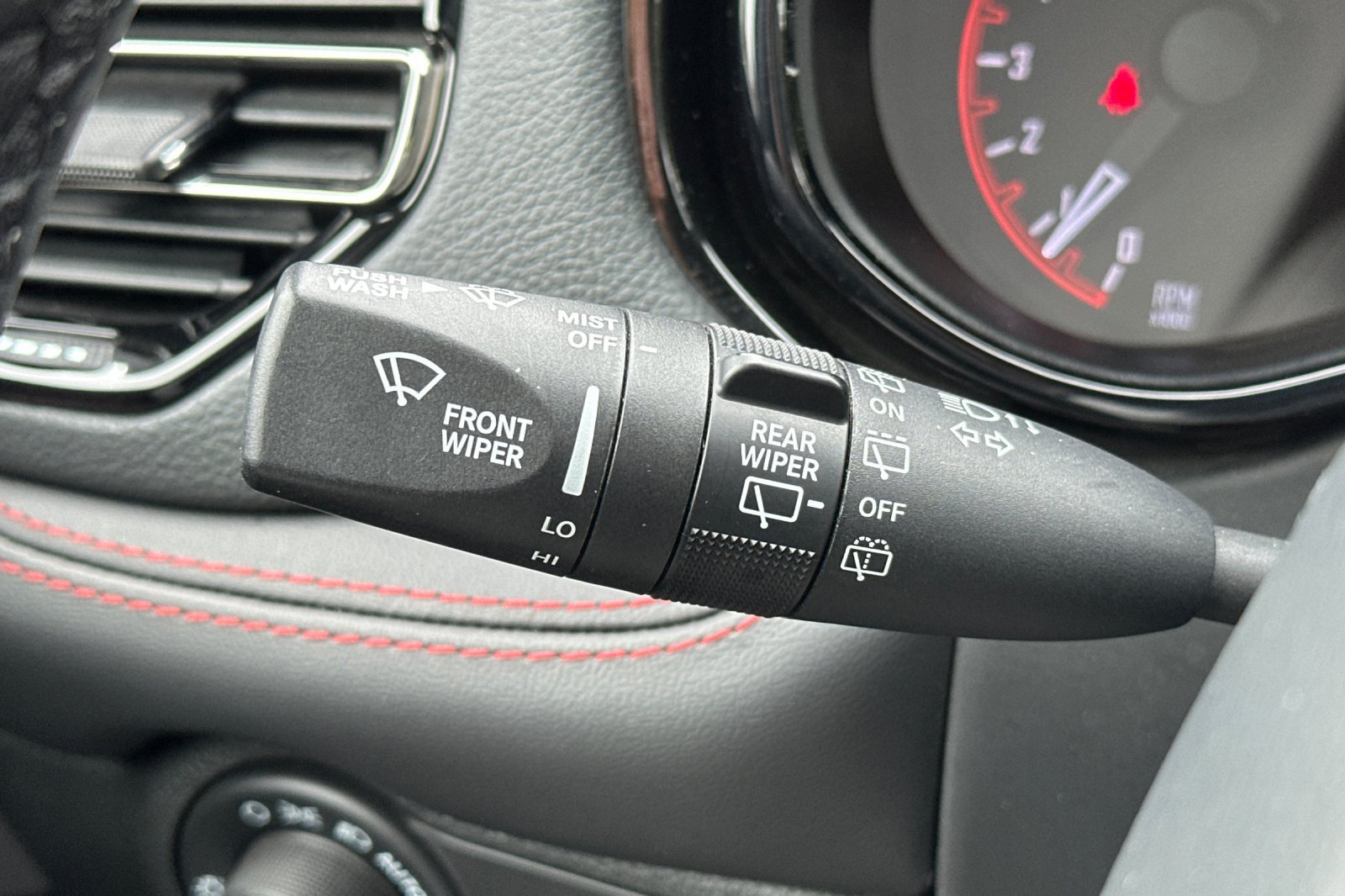 Used 2025 Dodge Durango GT RWD image 35