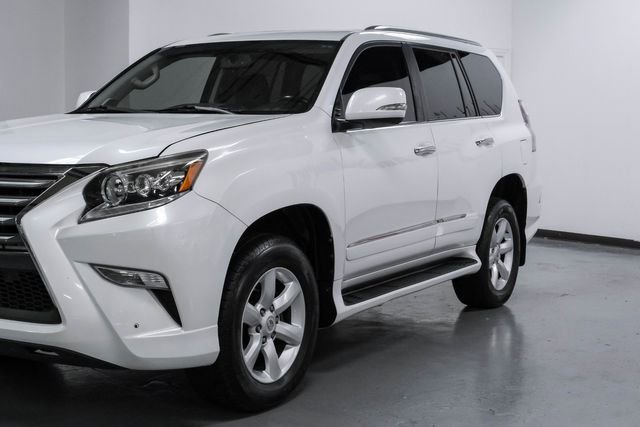 Used 2015 Lexus GX 460 w/ Navigation Package image 9