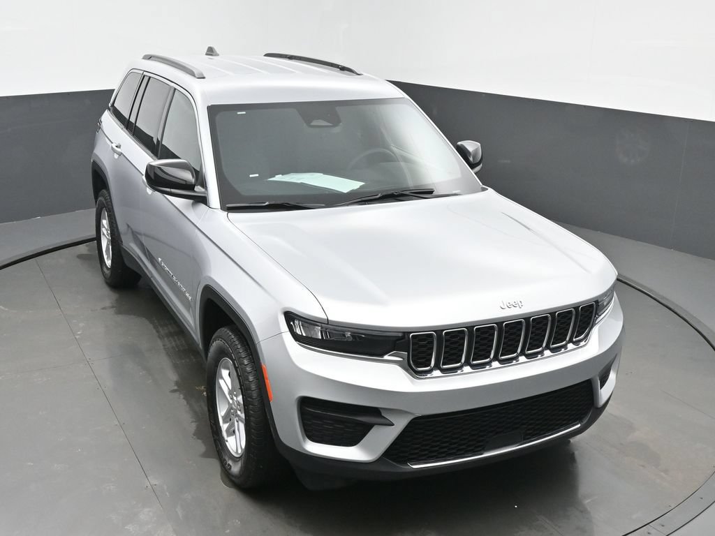 Used 2025 Jeep Grand Cherokee Laredo AWD/4WD image 50