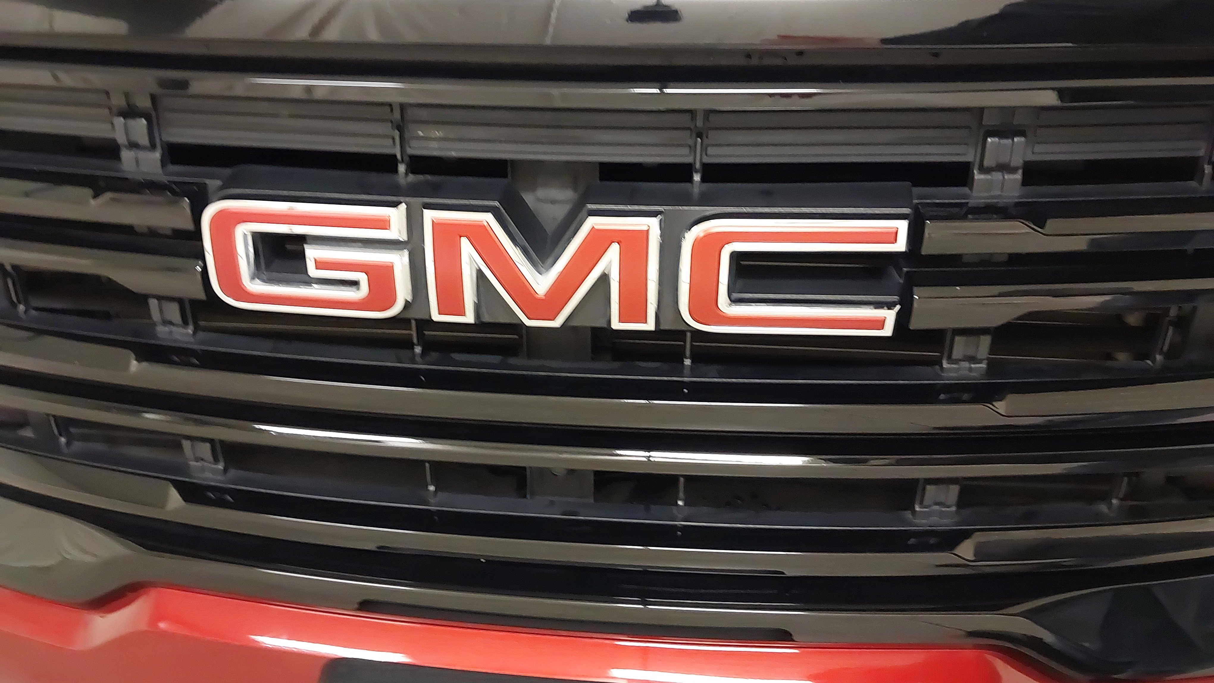 Used 2023 GMC Acadia SLE w/ Driver Convenience Package image 31