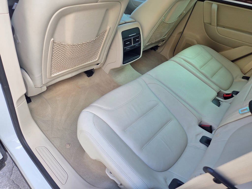 Used 2014 Volkswagen Touareg TDI AWD/4WD image 38