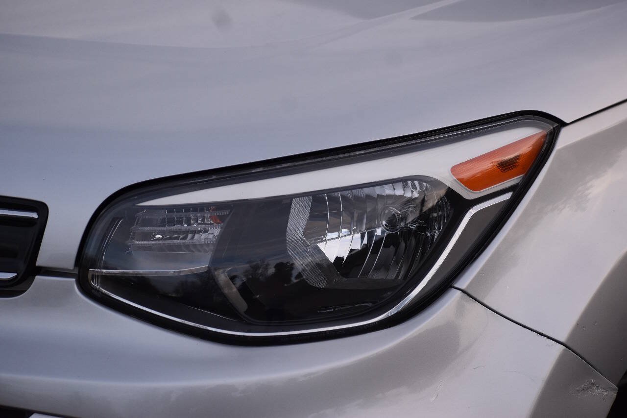 Used 2018 Kia Soul + FWD image 38