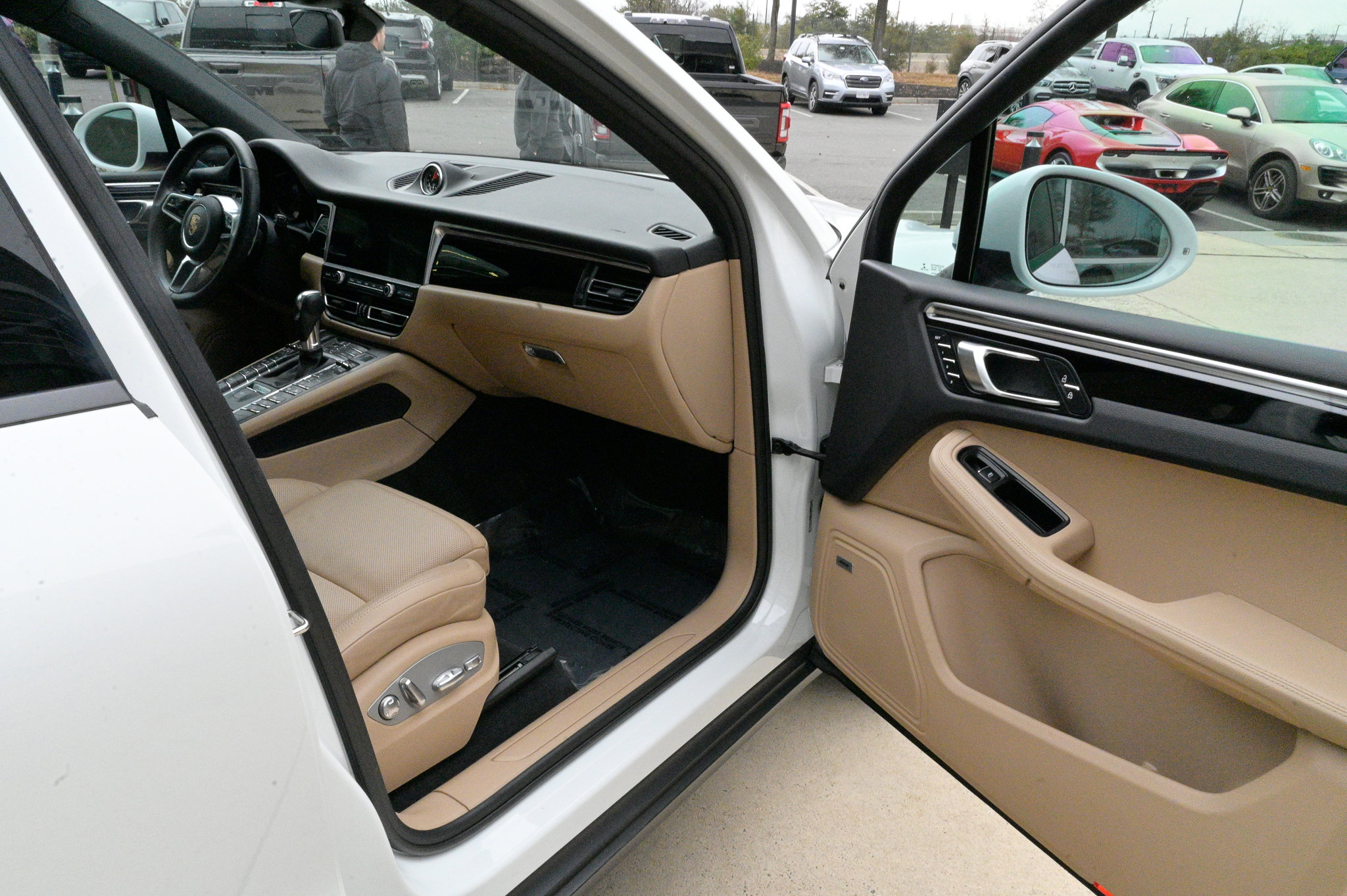 Used 2020 Porsche Macan image 50