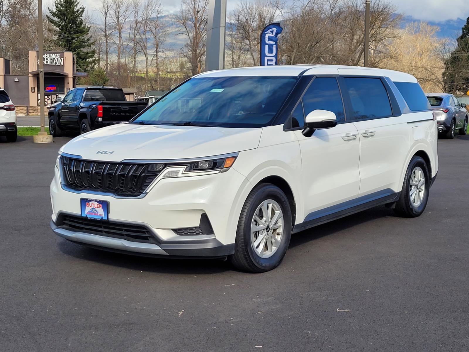 Used 2024 Kia Carnival LX video 1