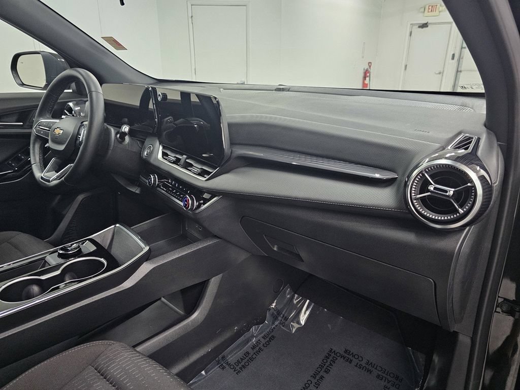 Used 2026 Chevrolet Equinox LT FWD image 11