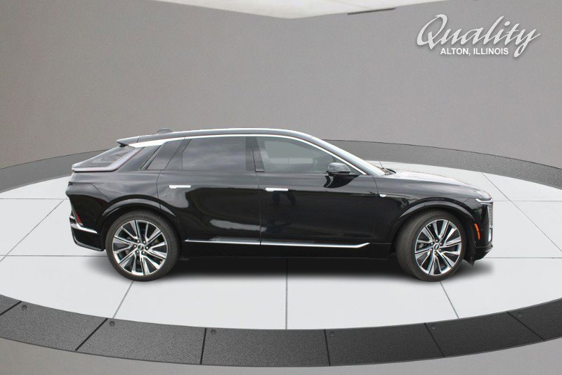 Used 2023 Cadillac Lyriq 2WD image 2