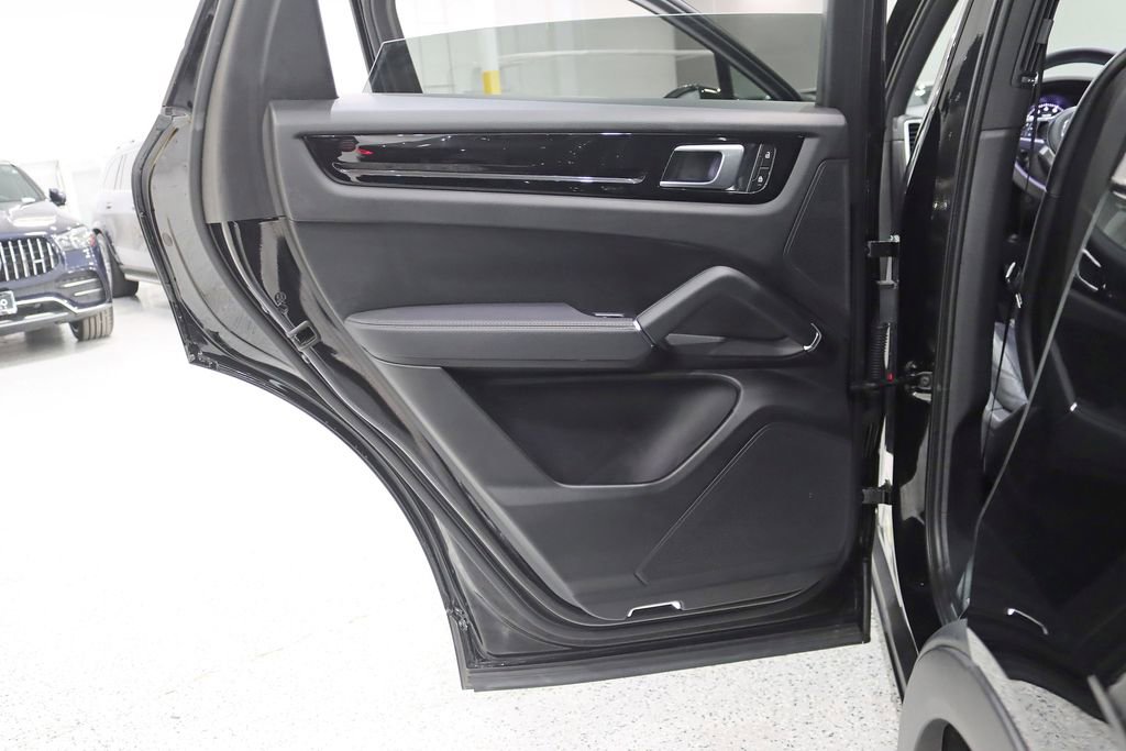 Used 2023 Porsche Cayenne image 34