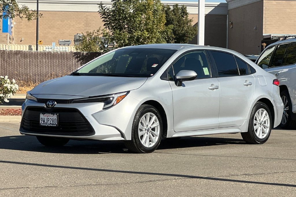 Certified 2026 Toyota Corolla LE w/ LE Premium Package FWD image 10