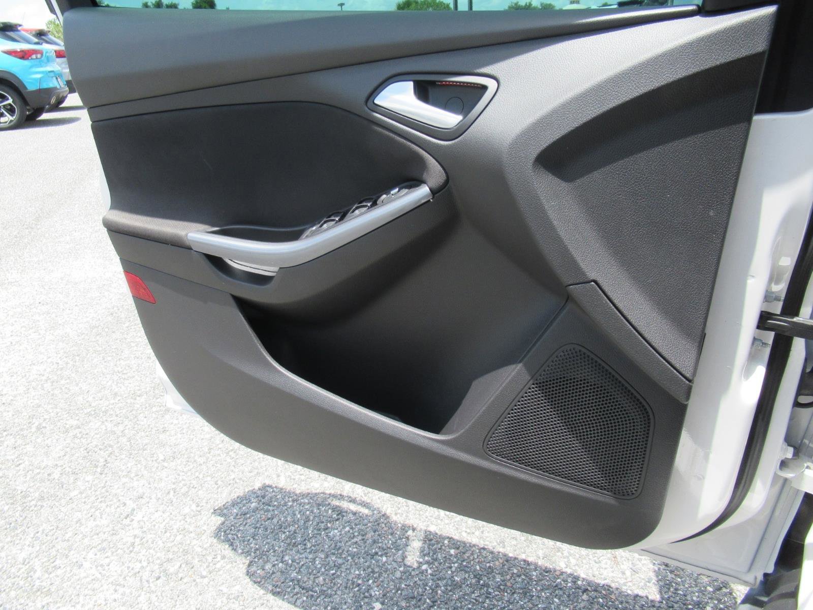 Used 2012 Ford Focus Titanium FWD image 18