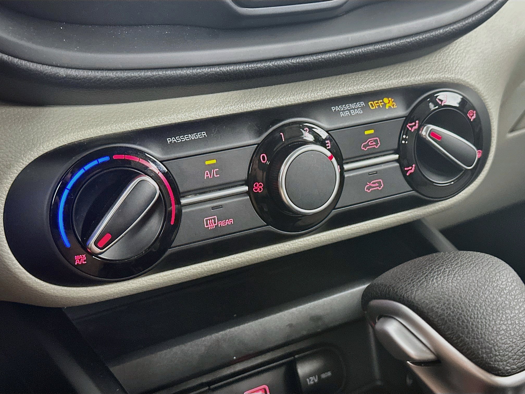 Used 2020 Kia Soul LX FWD image 23