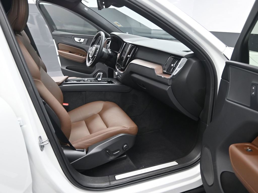 Used 2024 Volvo XC60 B5 Plus w/ Protection Package Premier image 14