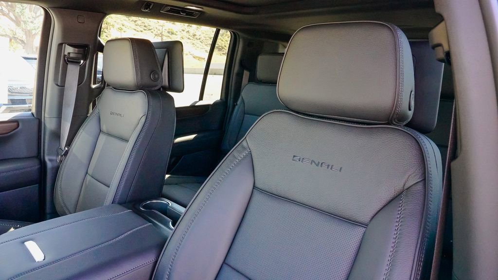 New 2026 GMC Yukon XL Denali w/ Denali Reserve Package AWD/4WD image 15