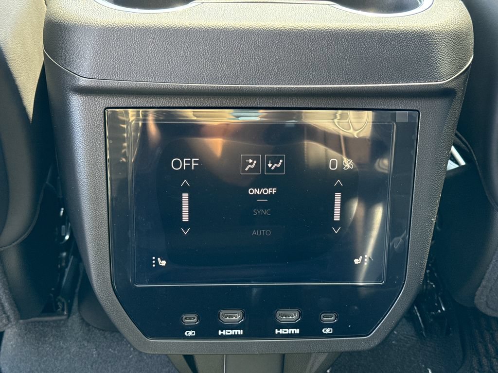 New 2026 GMC Yukon Denali Ultimate AWD/4WD image 31