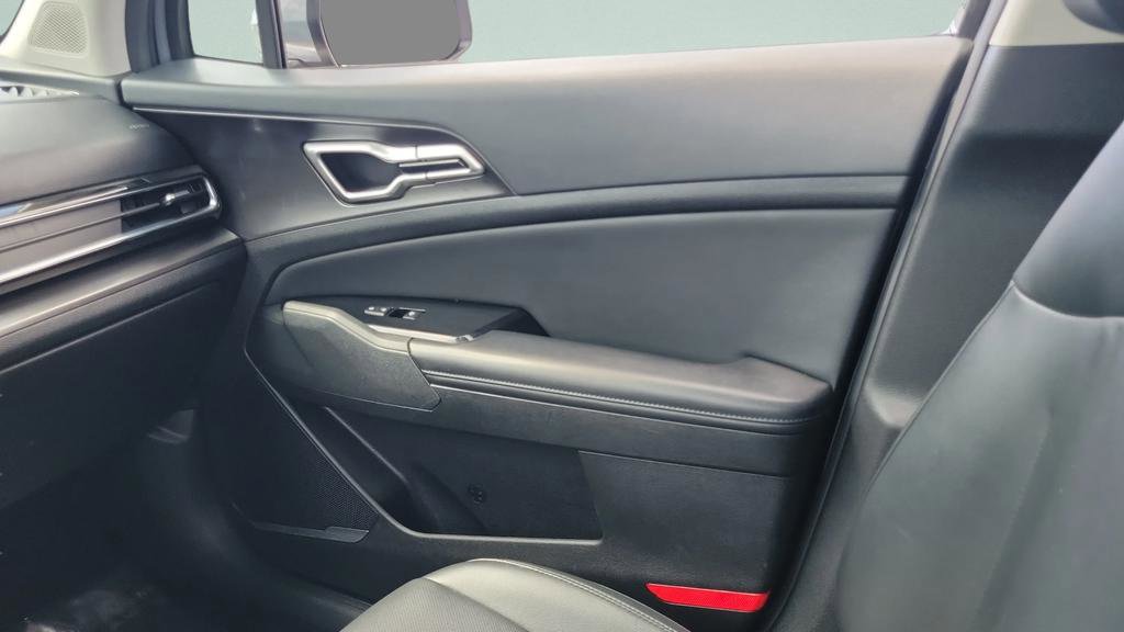 Used 2023 Kia Sportage EX image 16