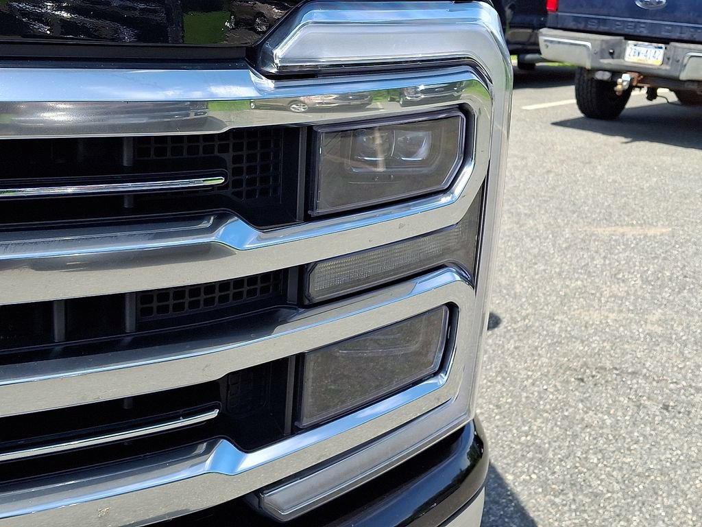 Used 2024 Ford F350 Limited w/ FX4 Off-Road Package AWD/4WD image 9