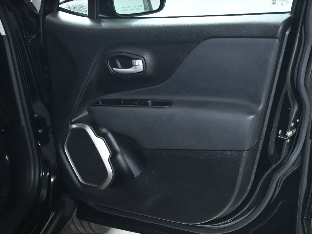 Used 2023 Jeep Renegade Latitude w/ Premium Group image 32