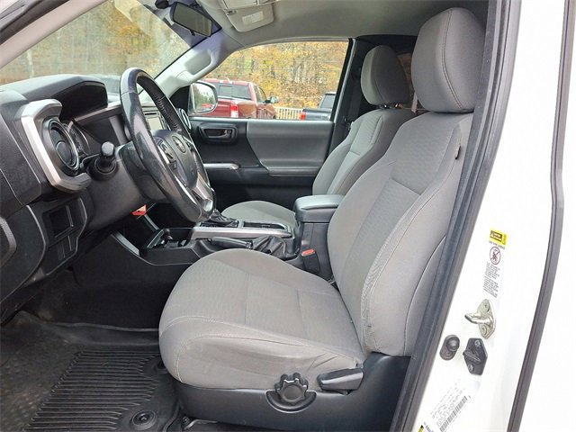 Used 2017 Toyota Tacoma SR5 w/ SR5 Appearance Package (SM) image 11