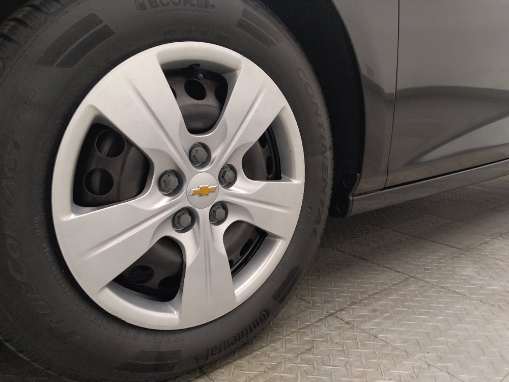 Used 2018 Chevrolet Cruze LS FWD image 31