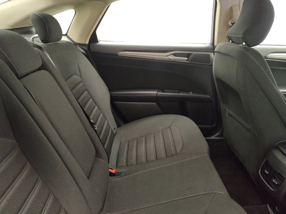 Used 2019 Ford Fusion SE image 19