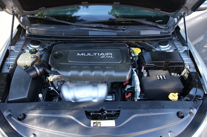 Used 2015 Chrysler 200 Limited w/ Convenience Group FWD image 18