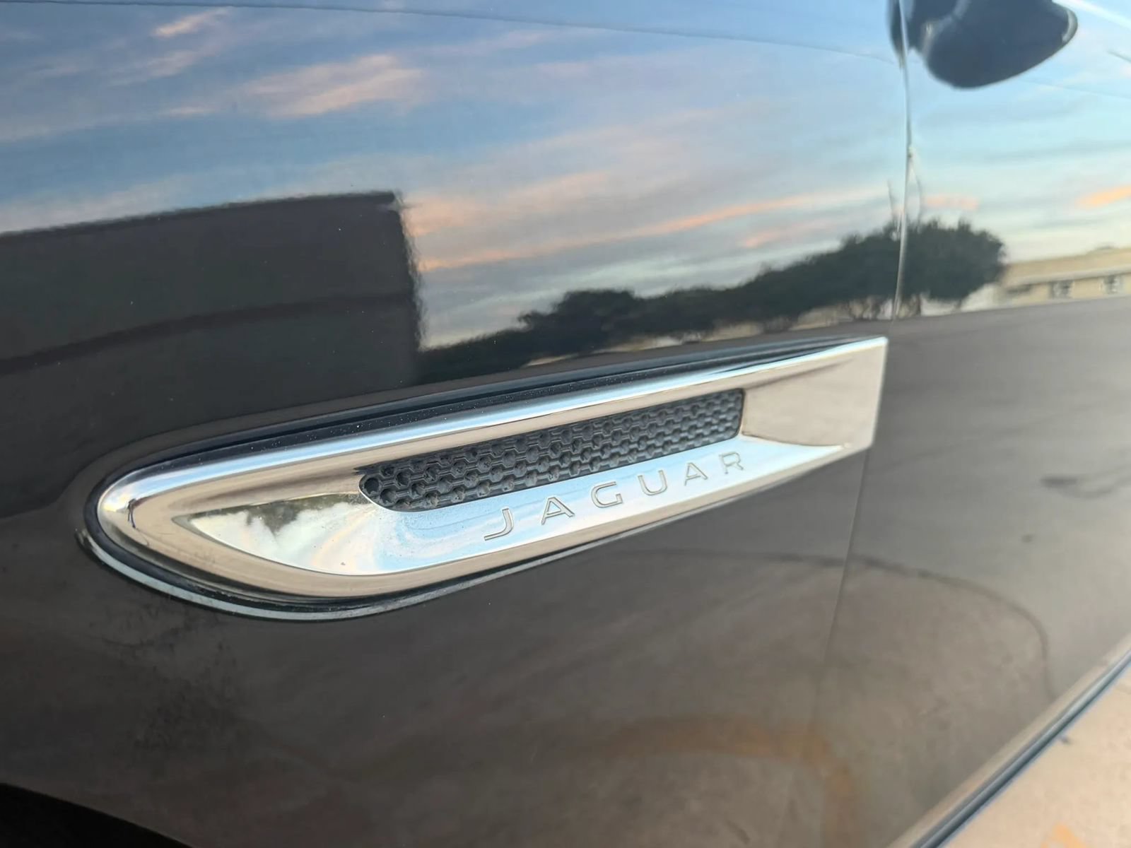 Used 2017 Jaguar XE RWD image 37