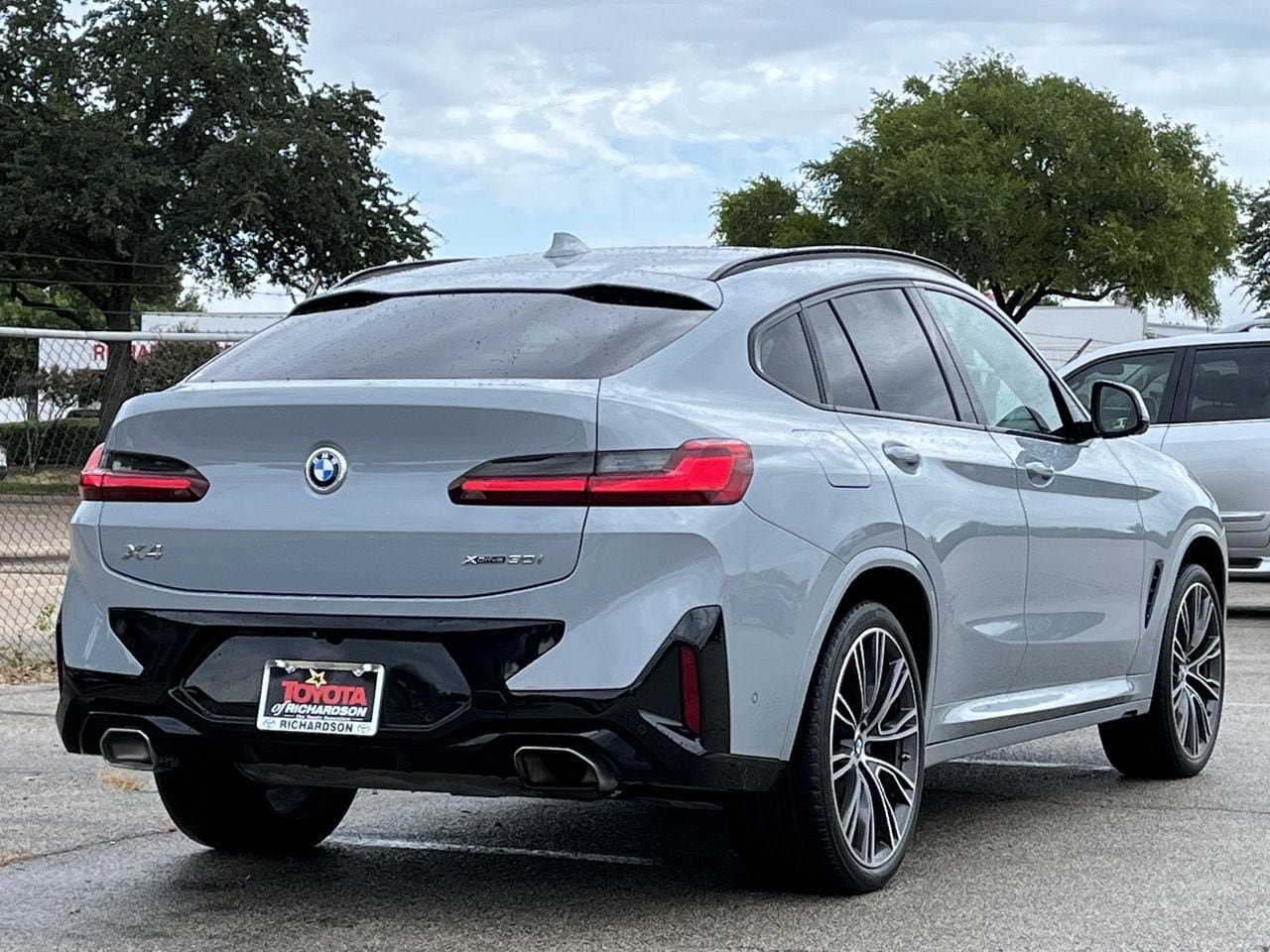 Used 2022 BMW X4 xDrive30i AWD/4WD image 4