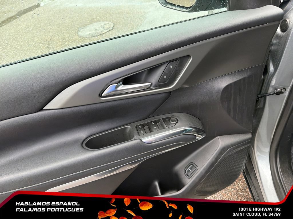 Used 2025 Chevrolet Traverse LT FWD image 13
