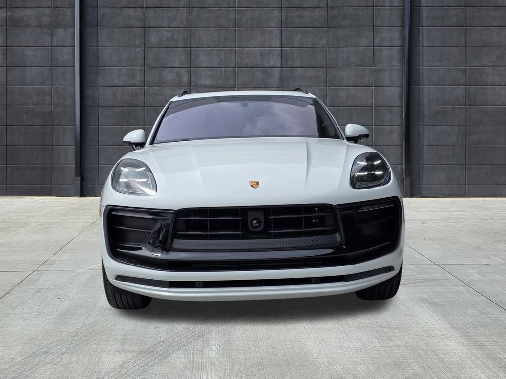 Certified 2025 Porsche Macan AWD/4WD image 9