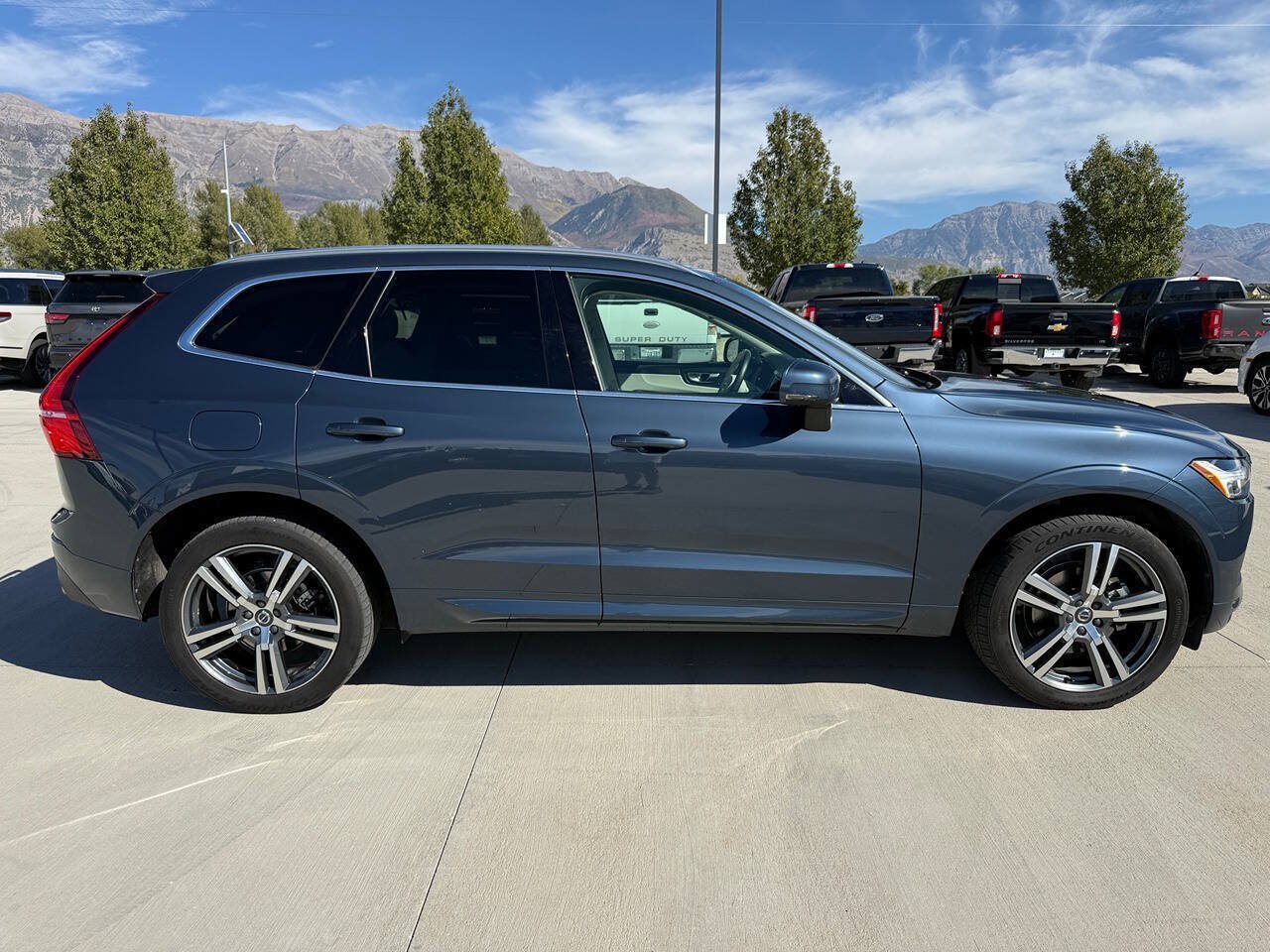 Used 2020 Volvo XC60 T5 Momentum w/ Protection Package Premier AWD/4WD image 2