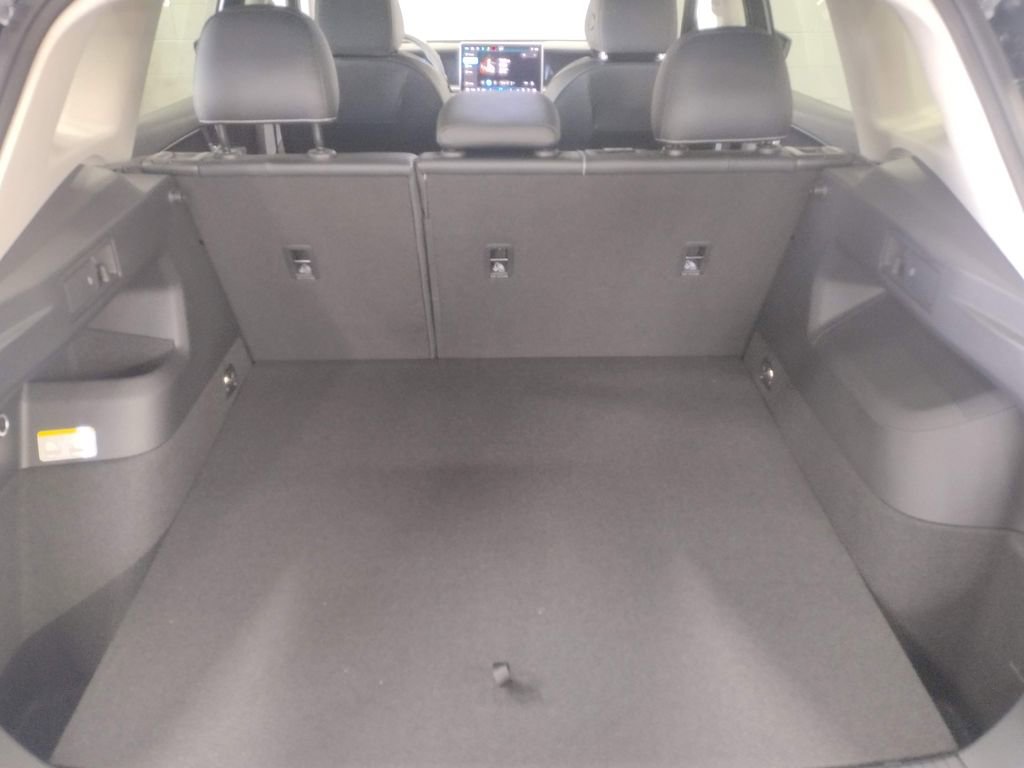 New 2025 Volkswagen Tiguan SE image 16