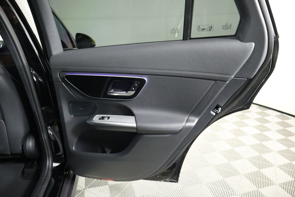 Used 2025 Mercedes-Benz GLC 300 image 27