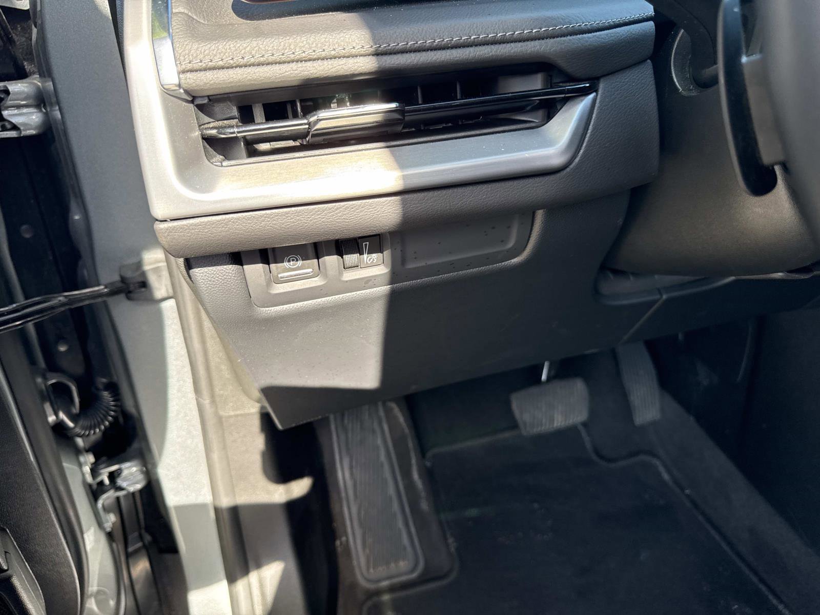 Used 2025 Cadillac XT4 Premium Luxury FWD image 29