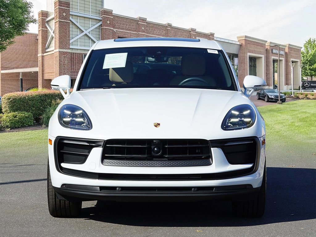 Used 2024 Porsche Macan image 2