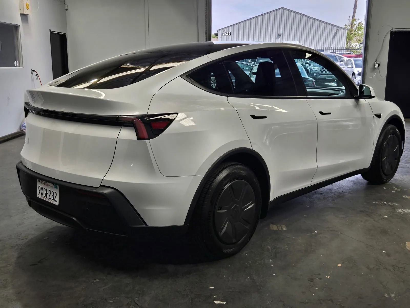 Used 2026 Tesla Model Y Long Range RWD image 4