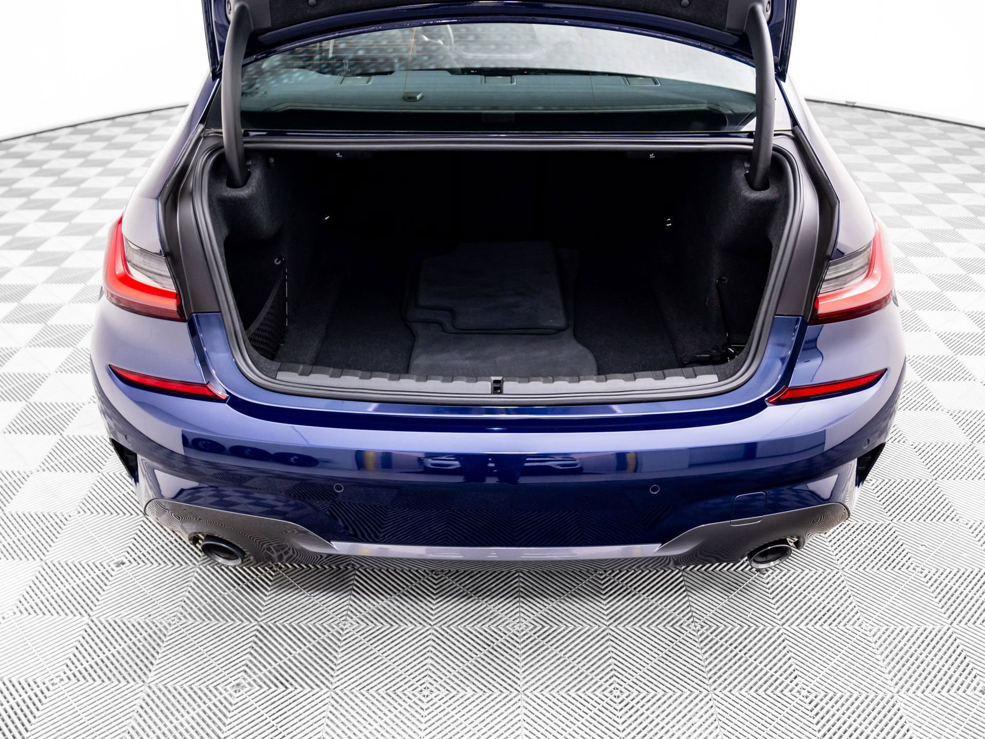 Certified 2022 BMW 330i xDrive Sedan w/ M Sport Package image 31